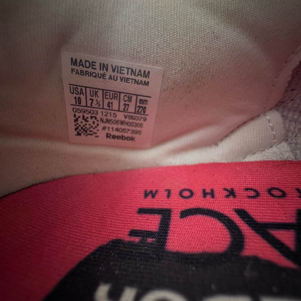 Lightly-worn Reebok - Picture 3 of 4